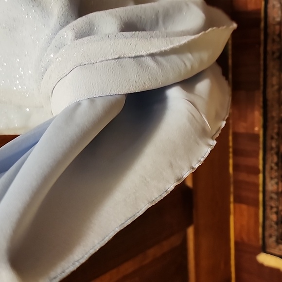 Beautiful Prom or evening gowsize 7/8 - Picture 4 of 7